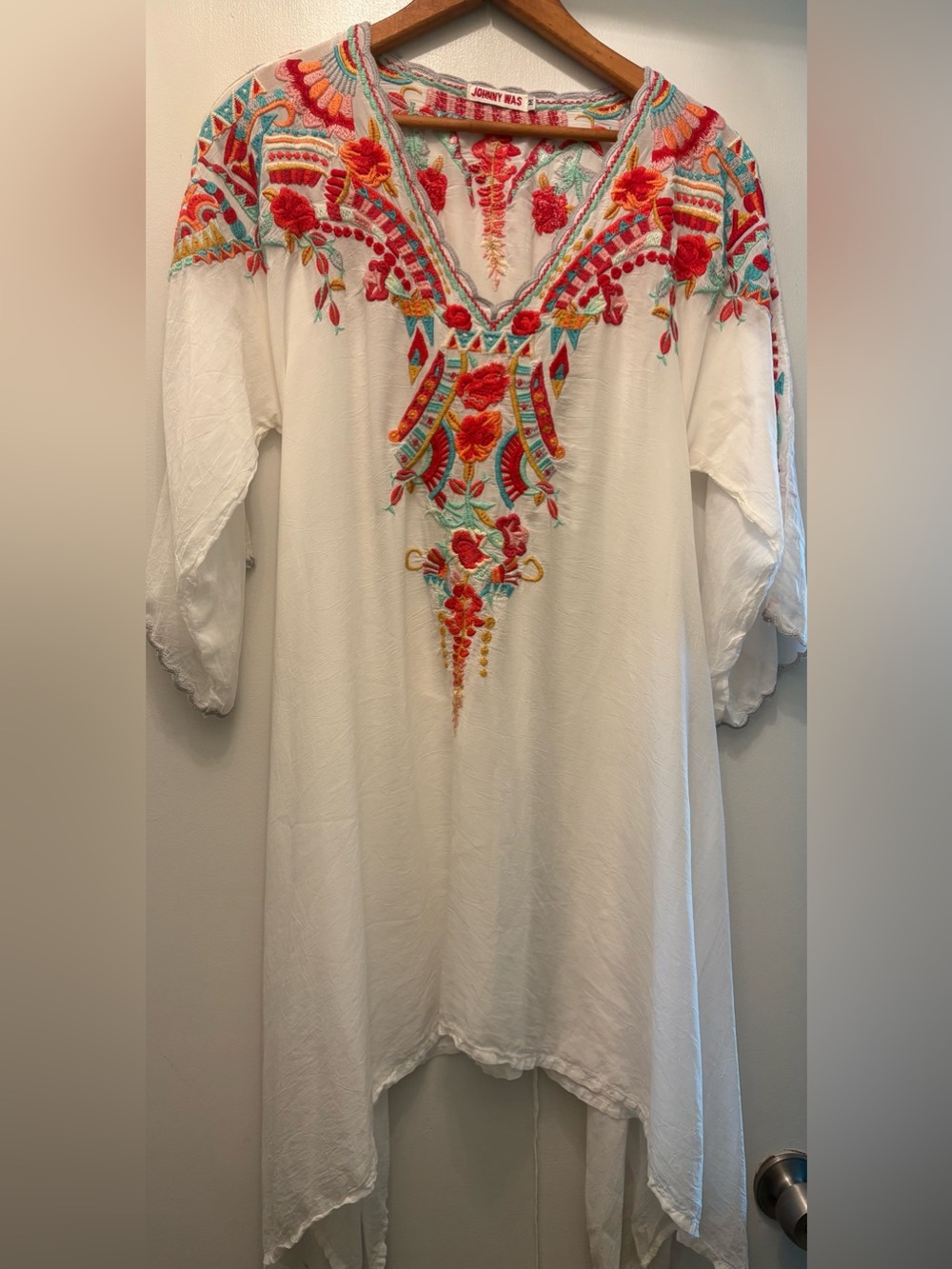 Johnny Was Floral Embroidered Asymmetrical Tunic Size Medium
Beautiful Boho chi